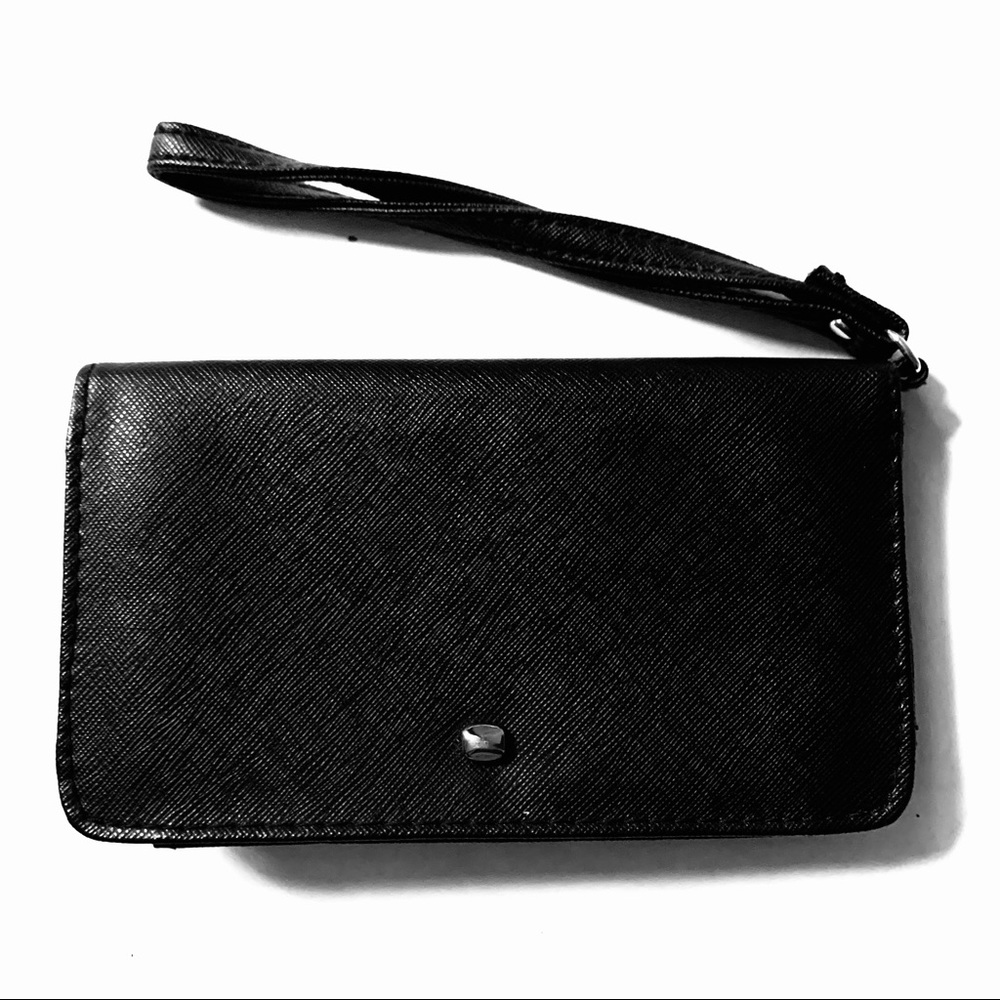 Black wallet wristlet